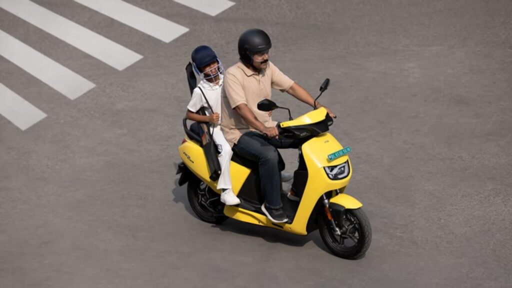 पेट्रोल के खर्चे को कहें अलविदा! ₹50,000 से कम में मिल रहे ये 5 धांसू इलेक्ट्रिक स्कूटर; Vida VX2 और Komaki X One छात्रों की पहली पसंद।