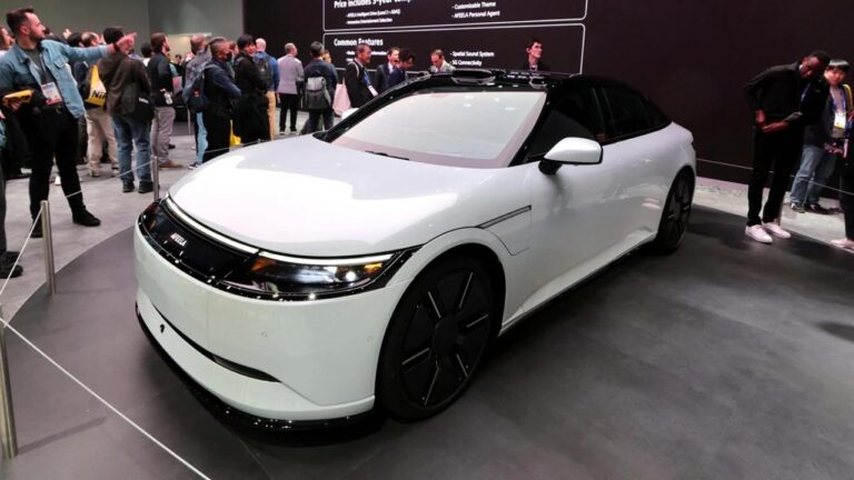 इस SUV के आगे सब फेल! साल 2026 की सेल्स रिपोर्ट में इस गाड़ी ने चटाई सबको धूल; देखें टॉप-10 बेस्ट सेलिंग कारों की लिस्ट